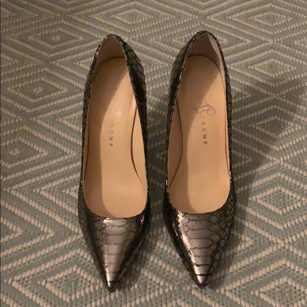 Ivanka Trump 8M metallic snake-skin pumps